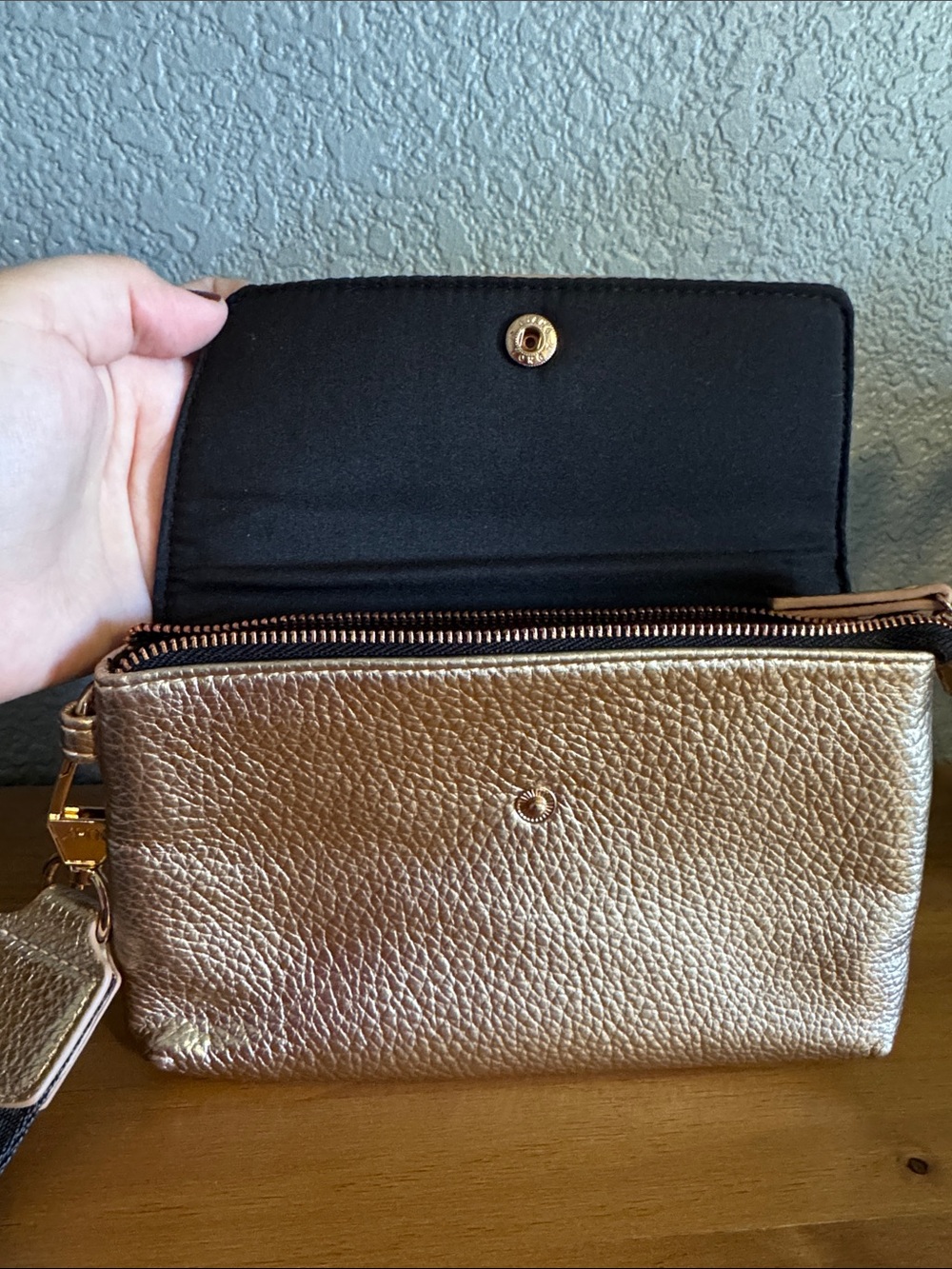 Quay Australia Metallic Rose Gold Textured Crossbody - Picture 3 of 6